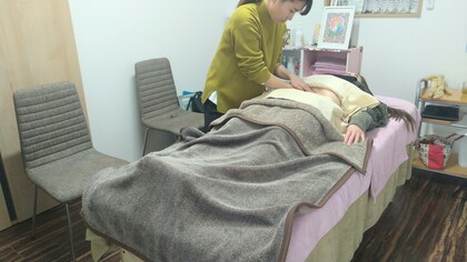 受講生どうしで教え学び合える腸もみスクール